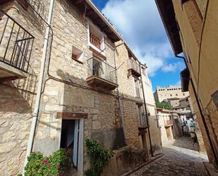 Vista exterior de Casa o xalet en venda en Valderrobres amb Jardí privat, Traster i Moblat