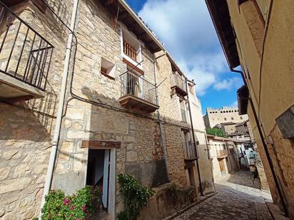 Vista exterior de Casa o xalet en venda en Valderrobres amb Jardí privat, Traster i Moblat