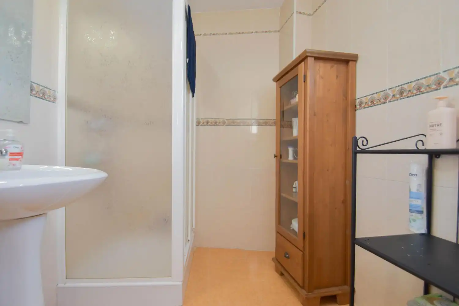 Bathroom of Flat for sale in Las Gabias  with Air Conditioner and Storage room