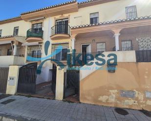 Vista exterior de Casa adosada en venda en Vegas del Genil amb Terrassa