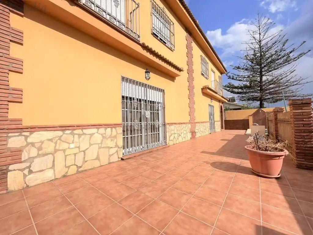 Vista exterior de Casa o chalet en venta en Málaga con Aire acondicionado, Calefacción y Jardín privado