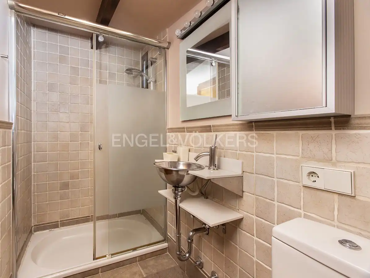 Baño de Ático en venta en Gijón  con Calefacción, Parquet y Terraza