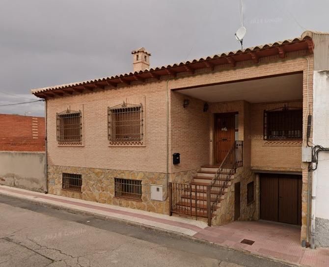 Vista exterior de Casa adosada en venta en Añover de Tajo con Calefacción y Jardín privado