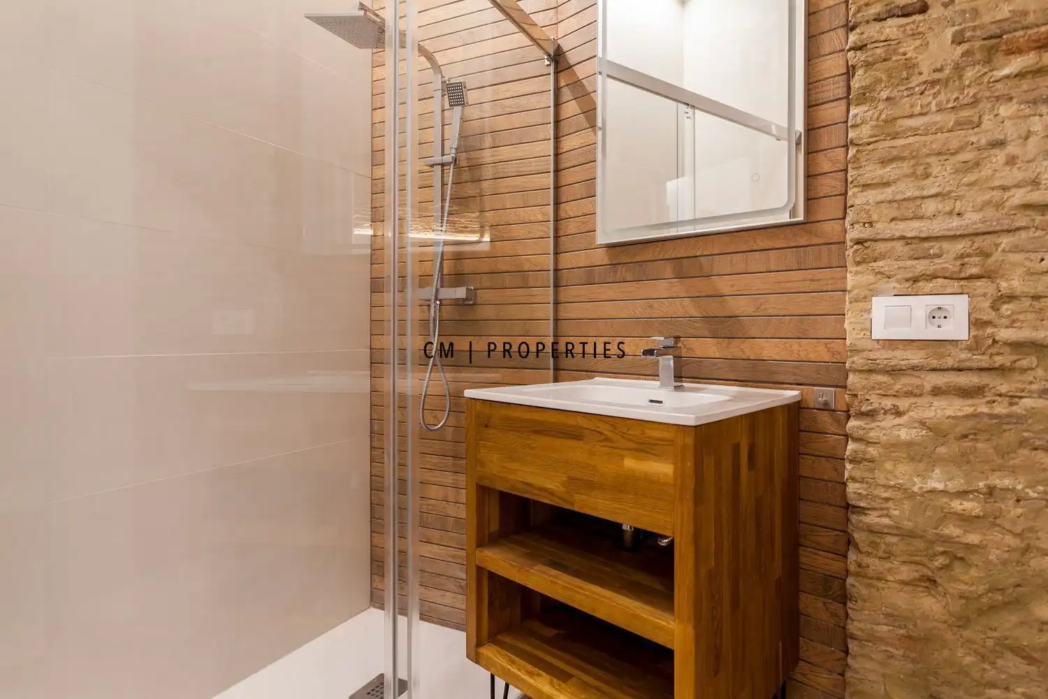 Baño de Dúplex de alquiler en Valencia con Aire acondicionado, Calefacción y Terraza