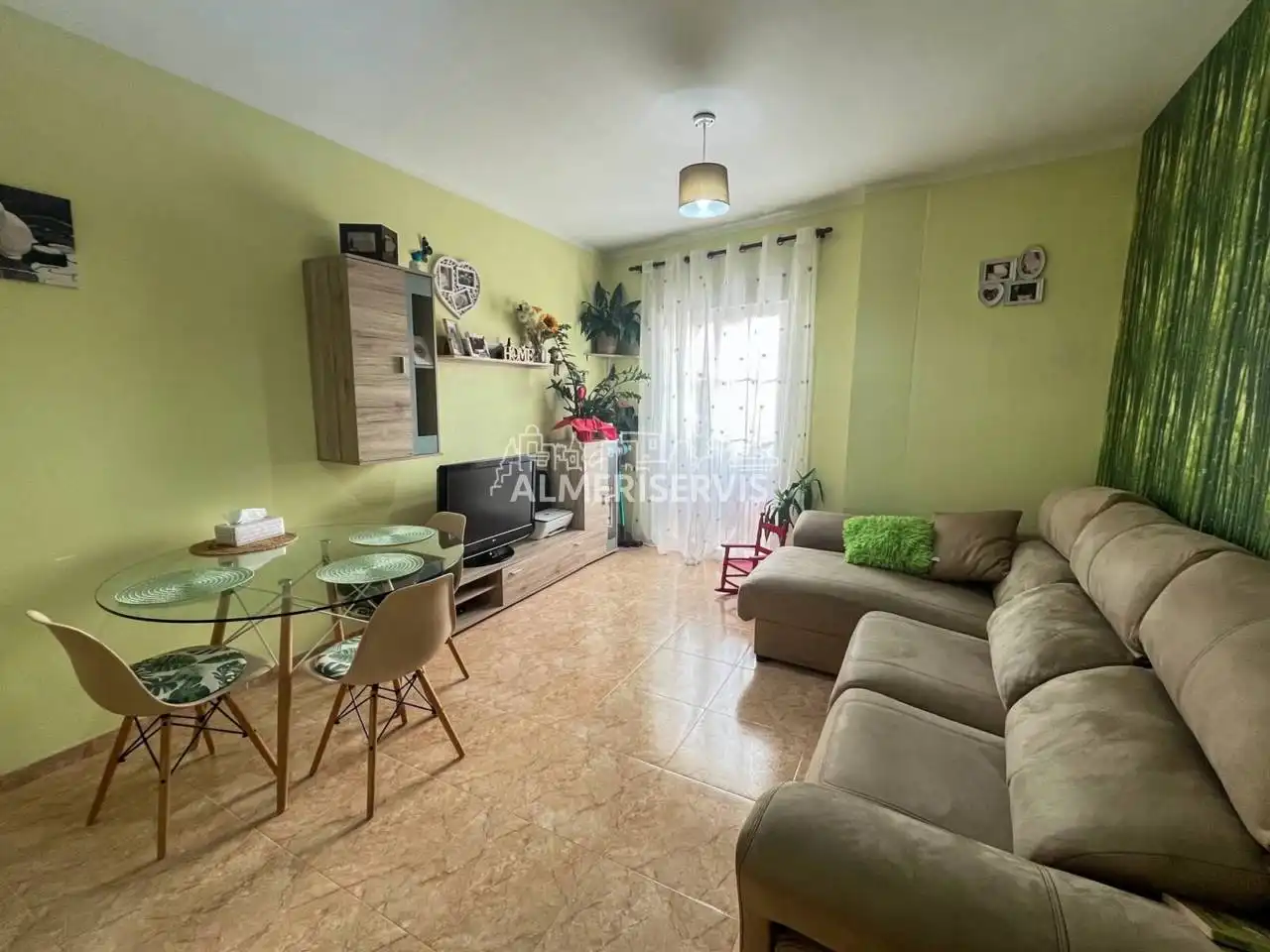 Sala d'estar de Pis en venda en Roquetas de Mar amb Aire condicionat, Moblat i Balcó