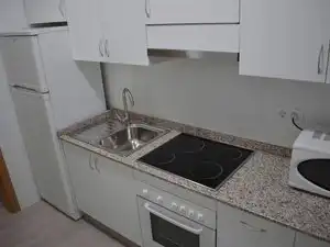 Cuina de Pis de lloguer en Ciudad Real amb Moblat i Balcó