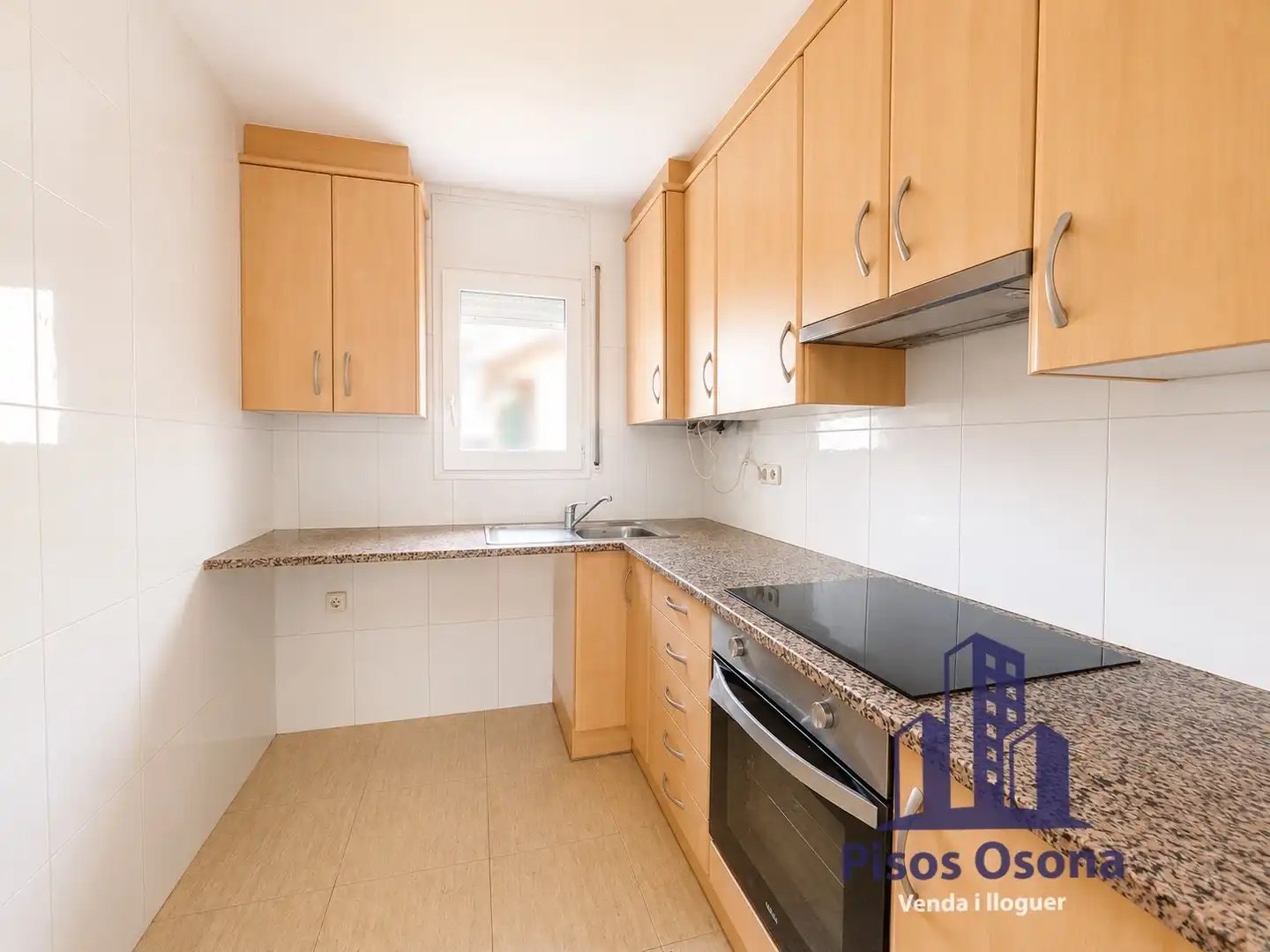 Küche von Wohnung zum Verkauf in Vic mit Heizung und Ofen