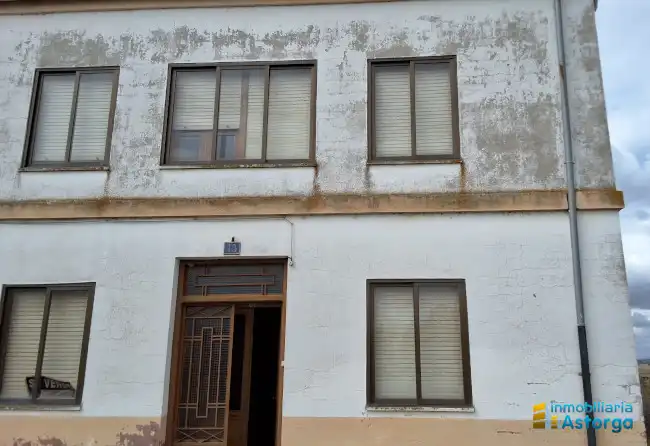 Vista exterior de Casa o xalet en venda en Valderrey amb Calefacció i Moblat
