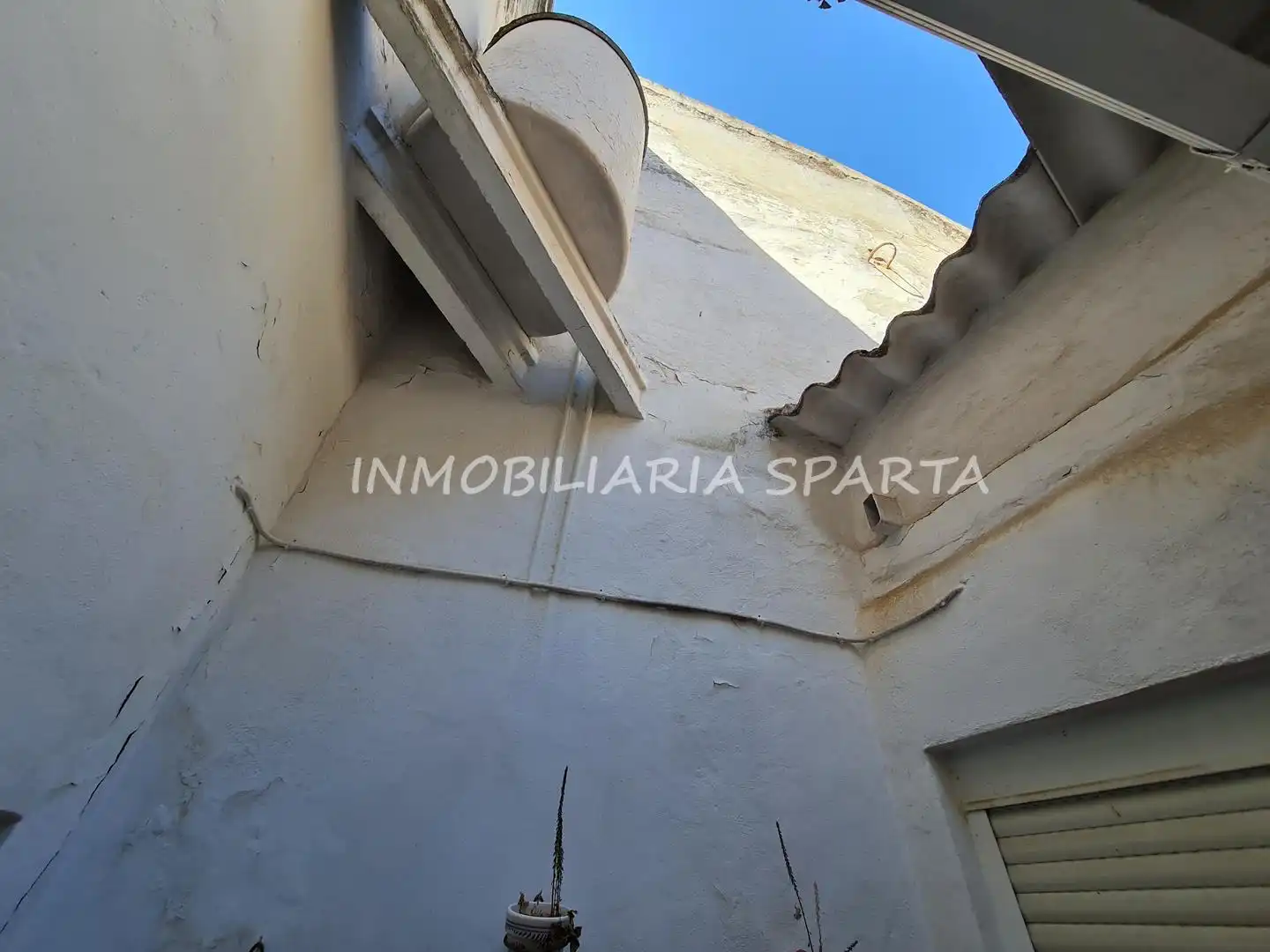 Vista exterior de Casa adosada en venda en Sanlúcar la Mayor amb Jardí privat i Balcó