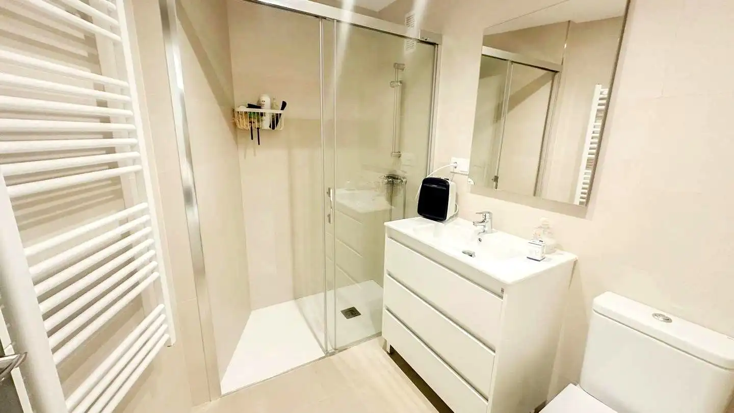 Bany de Apartament en venda en  Logroño amb Aire condicionat, Calefacció i Terrassa