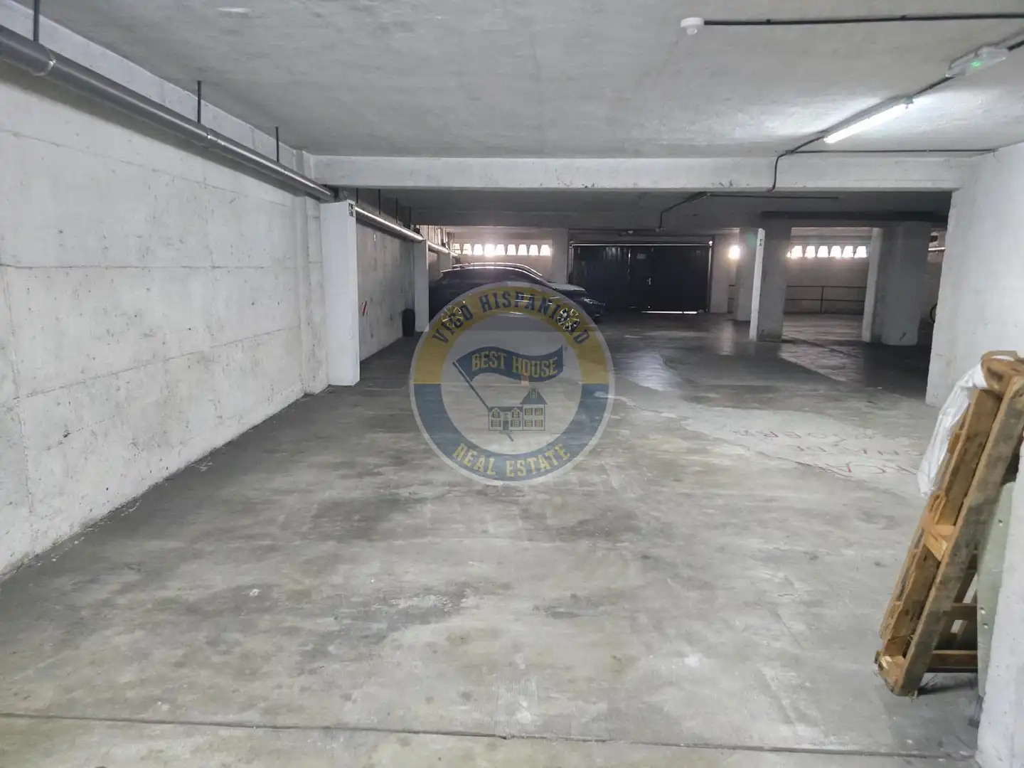 Parking de Piso de alquiler en Vigo  con Calefacción, Parquet y Balcón