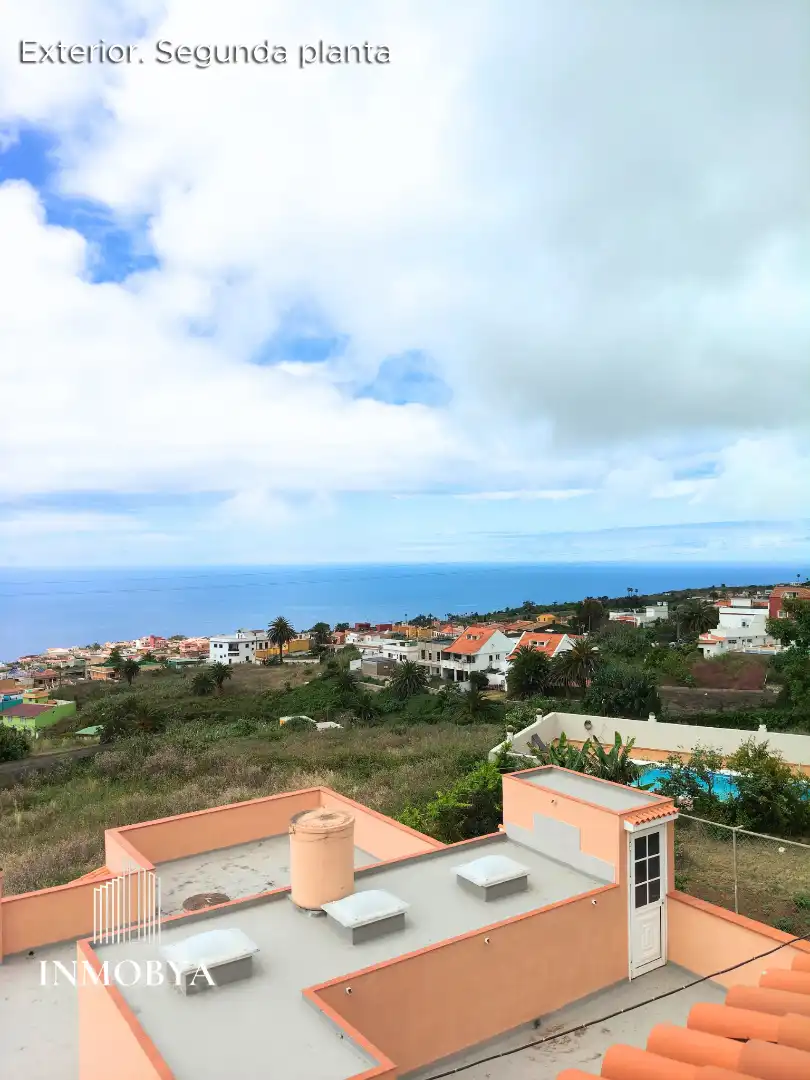 Vista exterior de Casa o xalet en venda en Tacoronte amb Jardí privat, Terrassa i Moblat