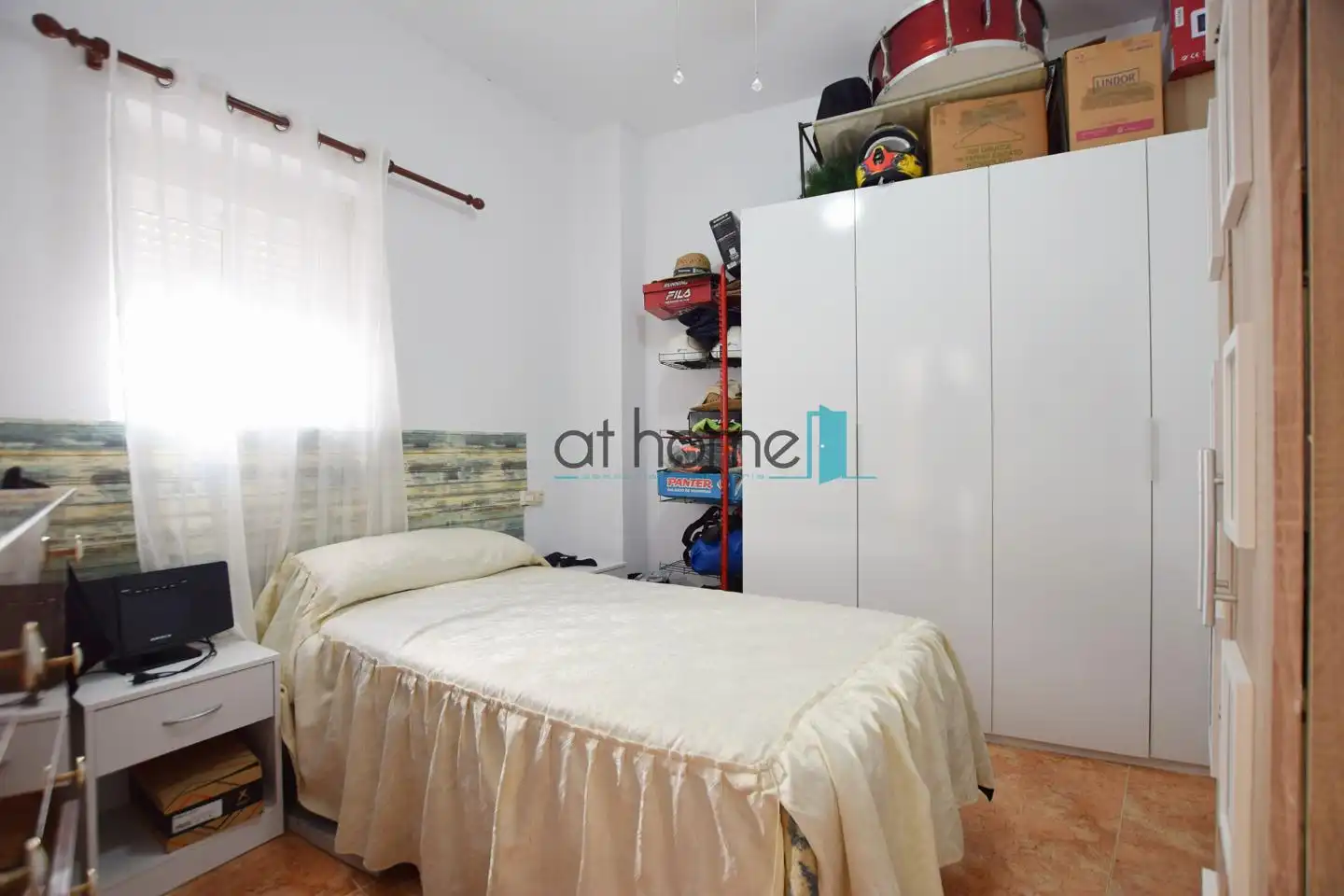 Habitación de Finca rústica en venta en Castellnovo con Terraza y Amueblado
