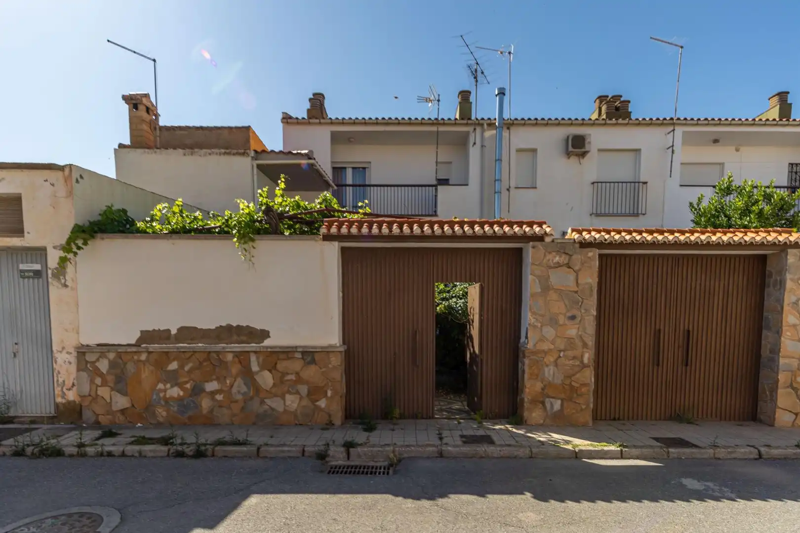 Vista exterior de Casa adosada en venda en Guadix