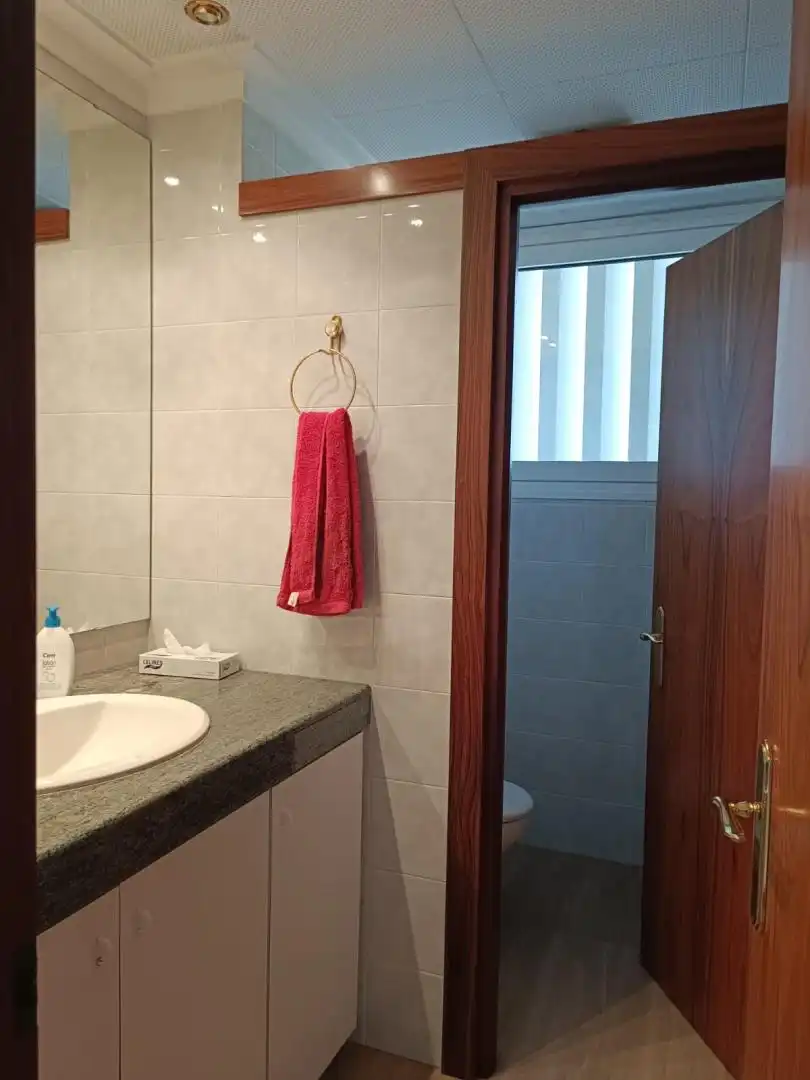 Bany de Oficina de lloguer en Cornellà del Terri