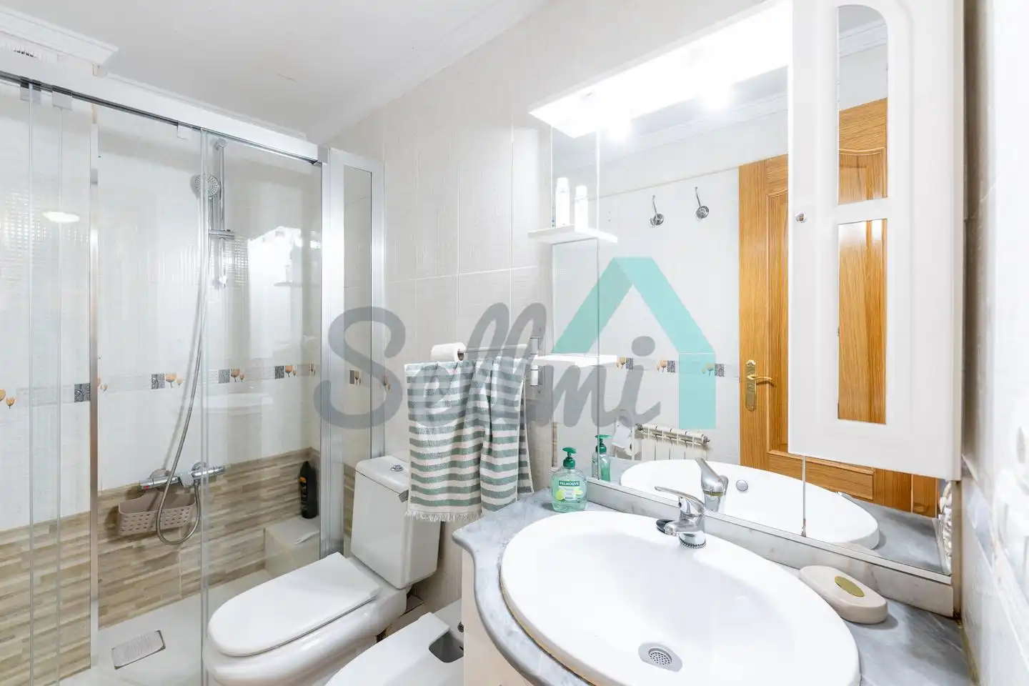 Bathroom of Flat for rent in Avilés  with Heating, Furnished and Internet