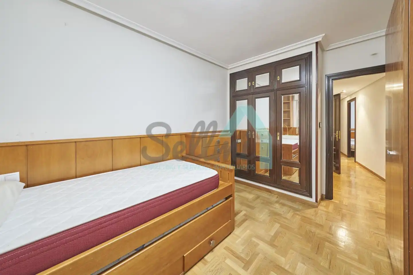 Flat for rent in Félix Aramburu, Auditorio - Seminario - Parque de Invierno