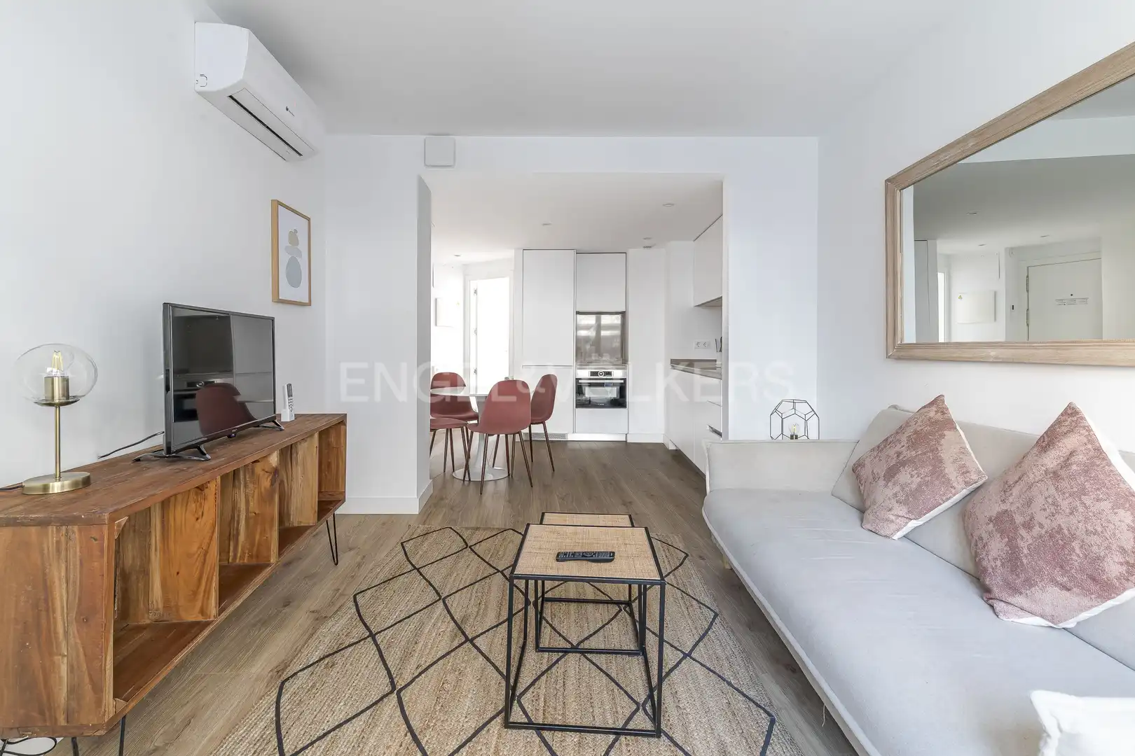 Sala de estar de Apartamento de alquiler en Madrid con Aire acondicionado, Calefacción y Amueblado