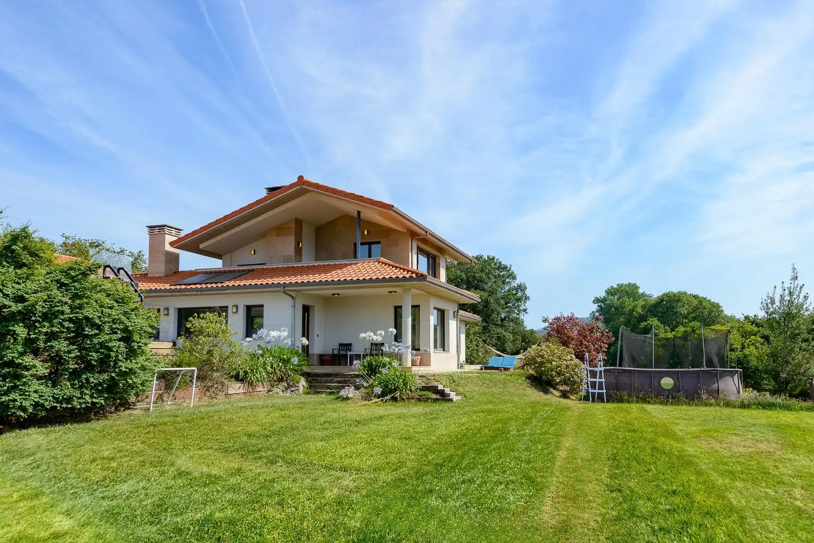 Vista exterior de Casa o chalet en venta en Llanera con Calefacción, Jardín privado y Terraza