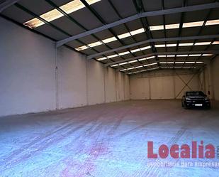 Industrial buildings to rent in Cartes