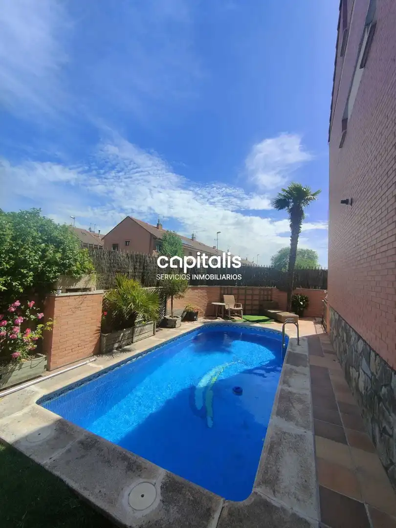 Exterior view of Houses for sale in Alcalá de Henares  with Air Conditioner, Heating and Private garden