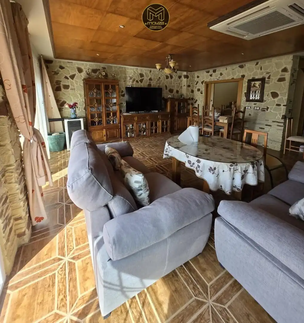Sala d'estar de Casa o xalet en venda en Jaén amb Aire condicionat, Traster i Piscina