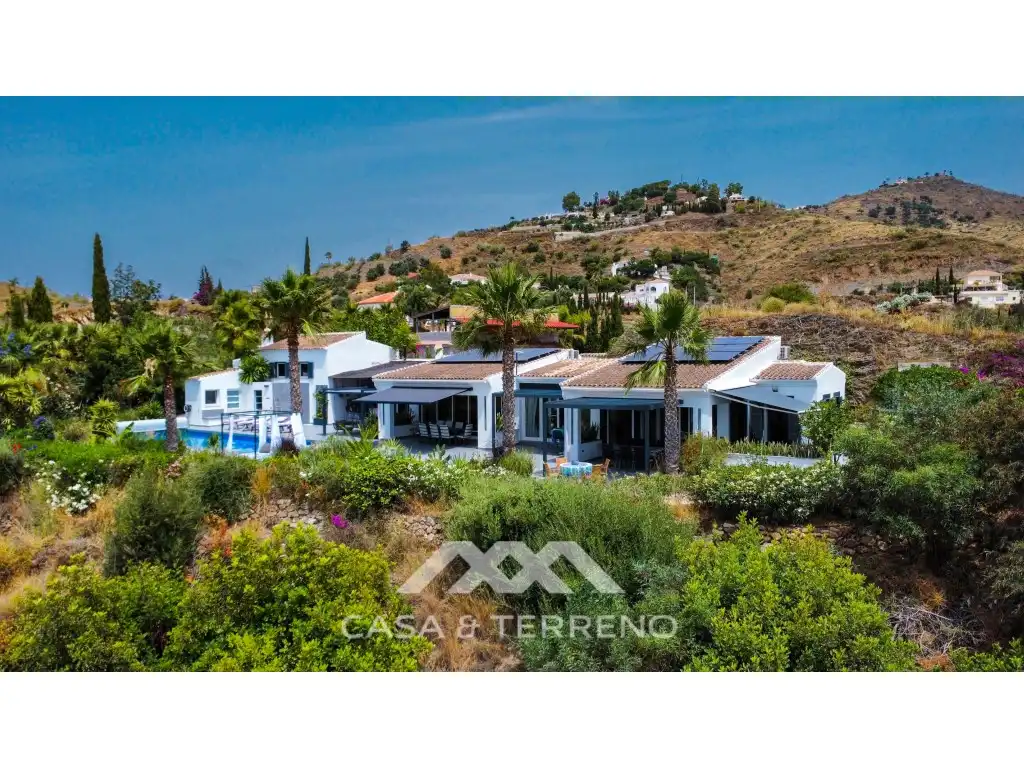 Vista exterior de Casa o chalet en venta en Algarrobo con Aire acondicionado, Calefacción y Jardín privado
