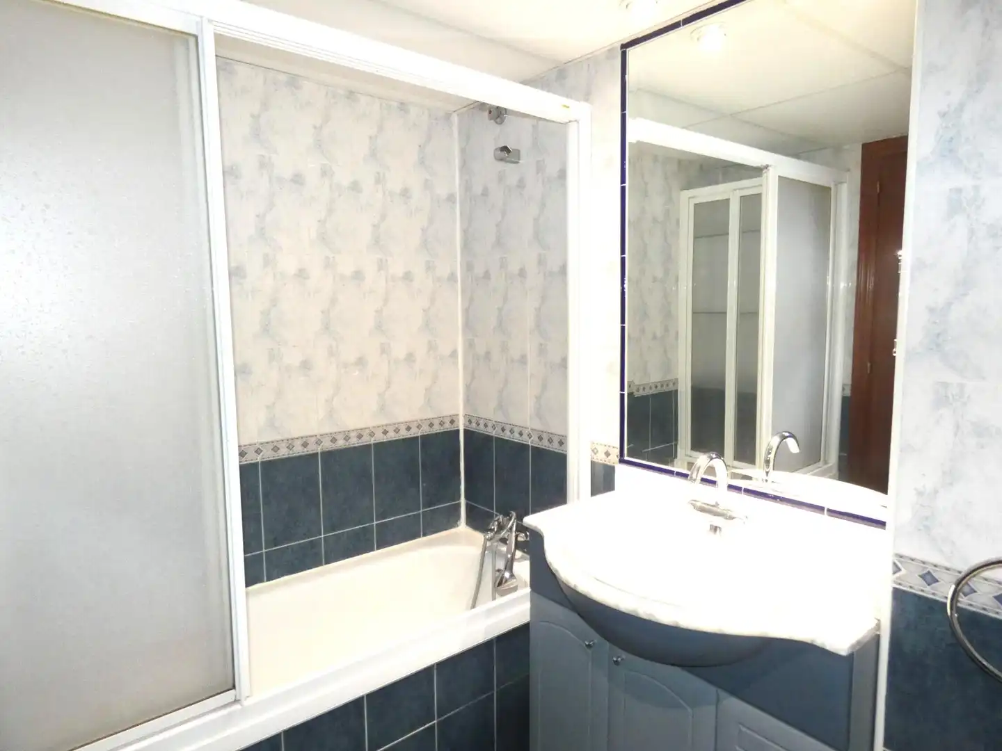 Baño de Piso de alquiler en Utebo con Aire acondicionado, Trastero y Amueblado