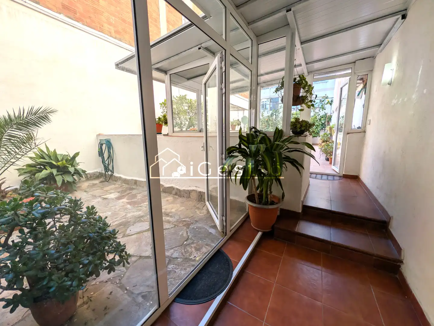 Jardí de Casa adosada en venda en Santa Coloma de Gramenet amb Aire condicionat, Calefacció i Jardí privat