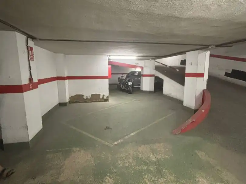 Parkplatz von Garage zum Verkauf in Huelva