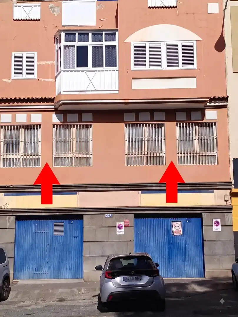 Vista exterior de Local en venta en Centro