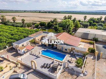 Detached house with pool for sale in Los Montesinos