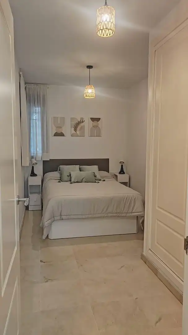 Habitación de Apartamento de alquiler en Benalmádena con Aire acondicionado, Calefacción y Terraza