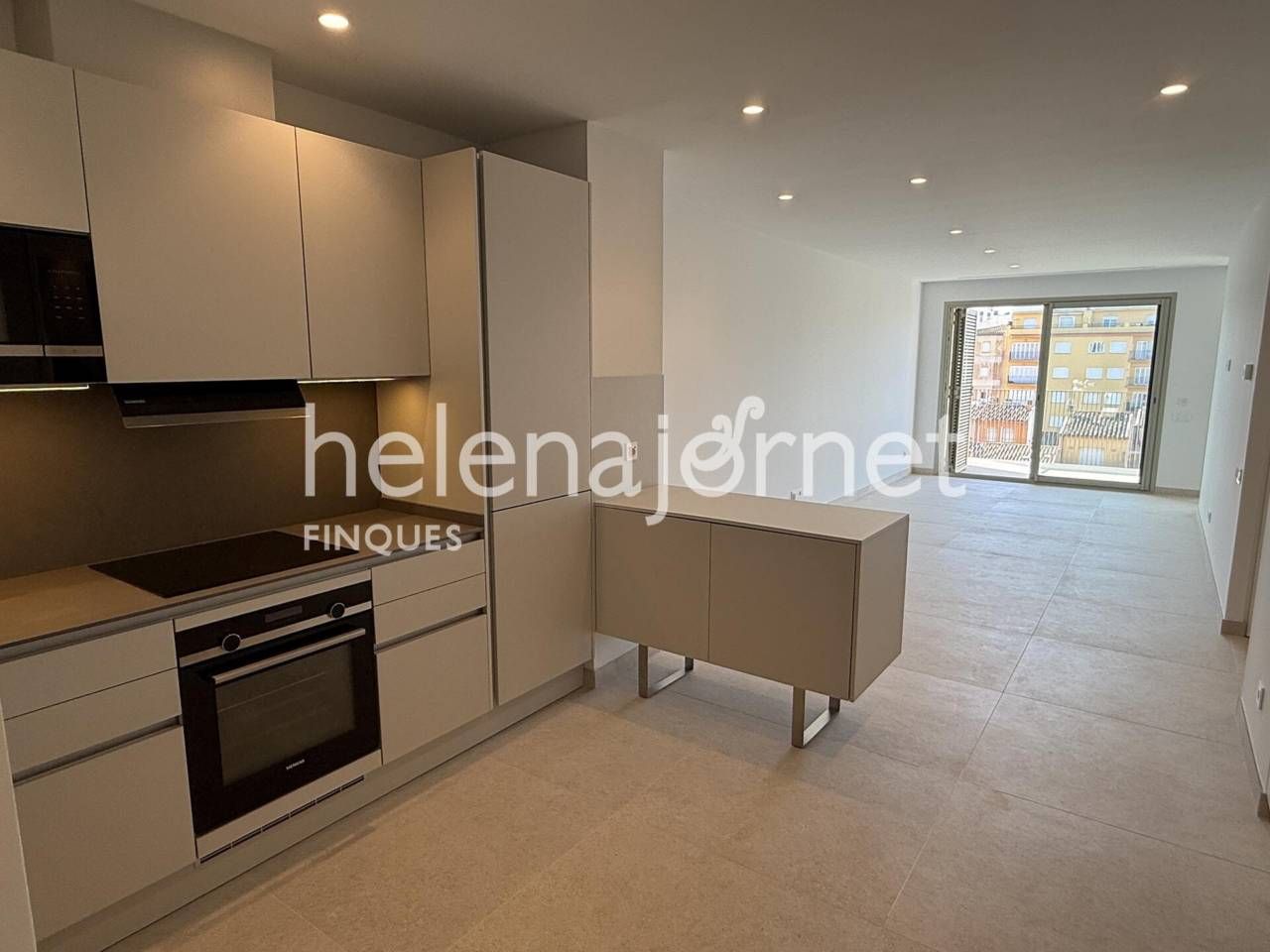 Cuina de Pis de lloguer en Palamós amb Calefacció, Terrassa i Traster