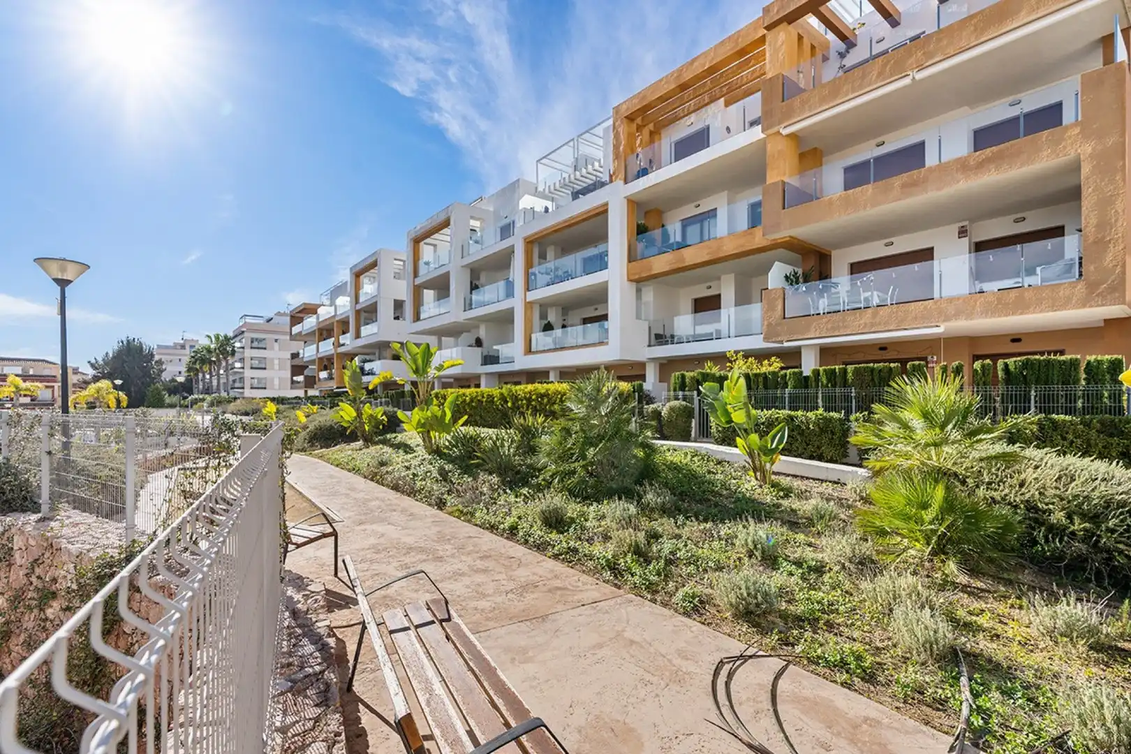 Vista exterior de Piso en venta en Orihuela con Aire acondicionado, Calefacción y Jardín privado
