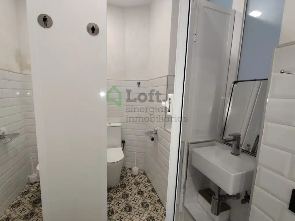 Bathroom of Office for rent in Badajoz