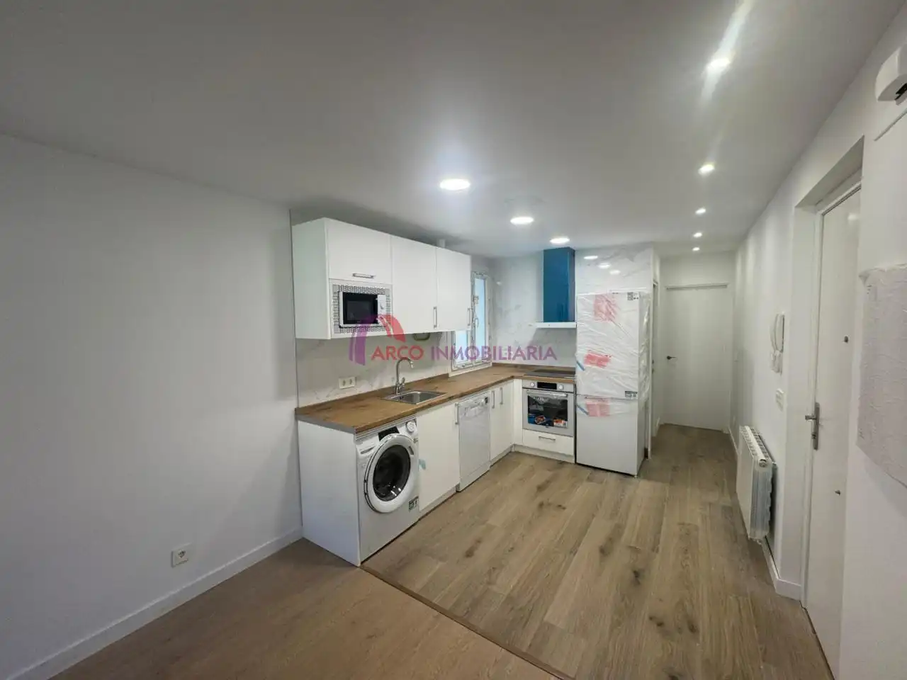 Cuina de Apartament en venda en Burgos amb Calefacció i Balcó