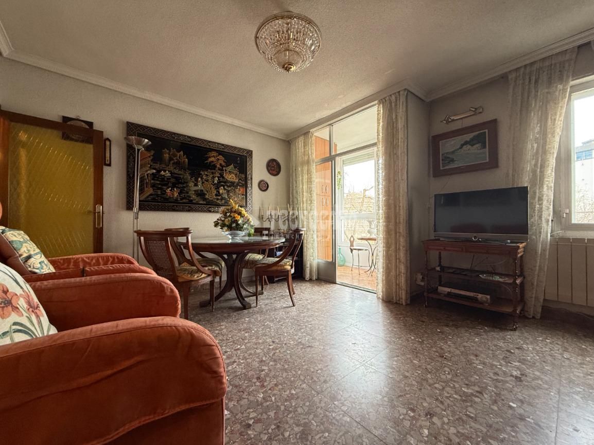 Sala d'estar de Pis en venda en  Madrid Capital amb Calefacció i Terrassa