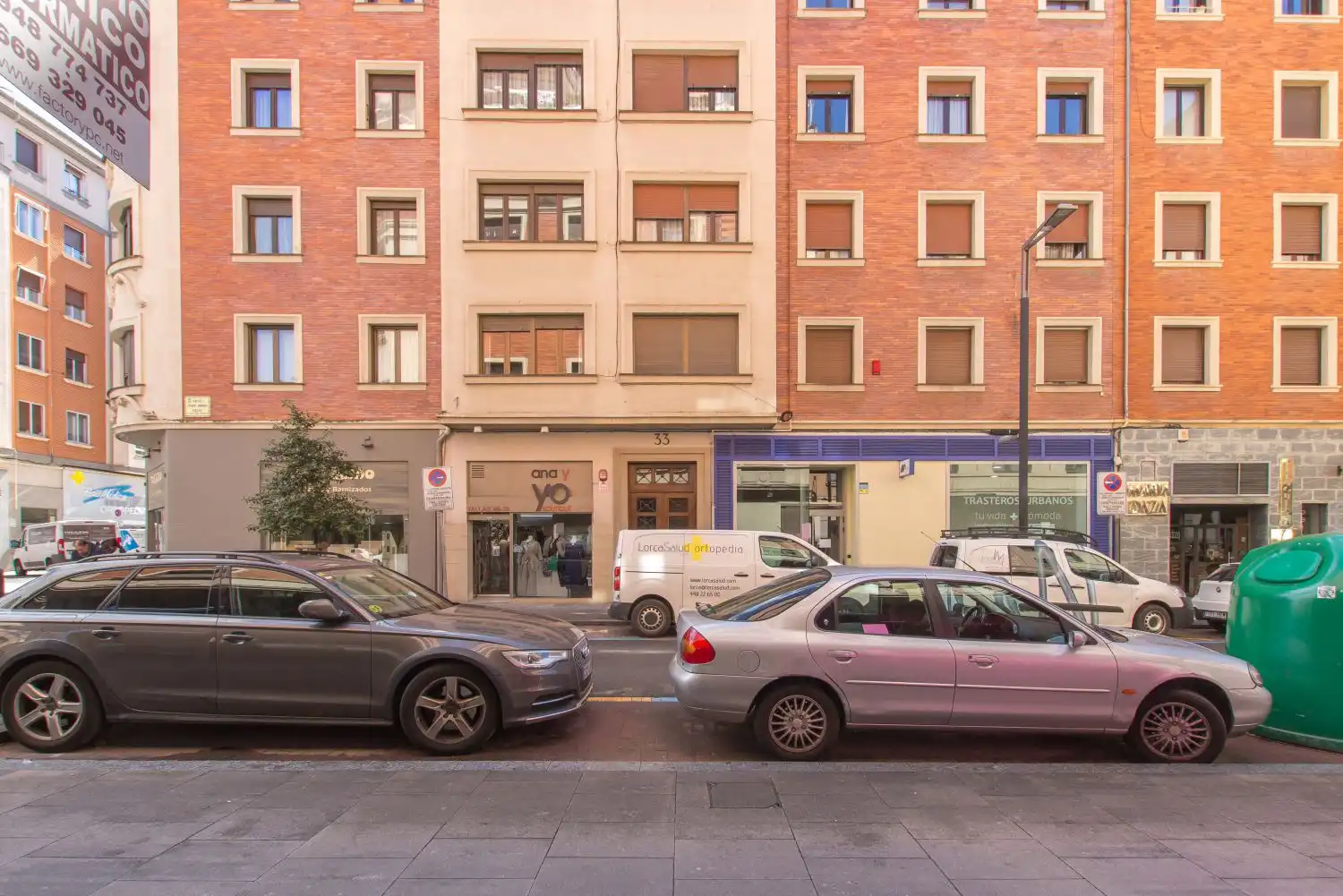 Vista exterior de Local de alquiler en  Pamplona / Iruña