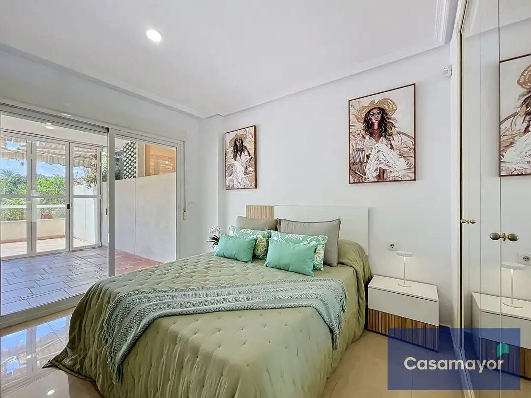 Habitación de Piso en venta en Alicante / Alacant con Aire acondicionado, Calefacción y Jardín privado