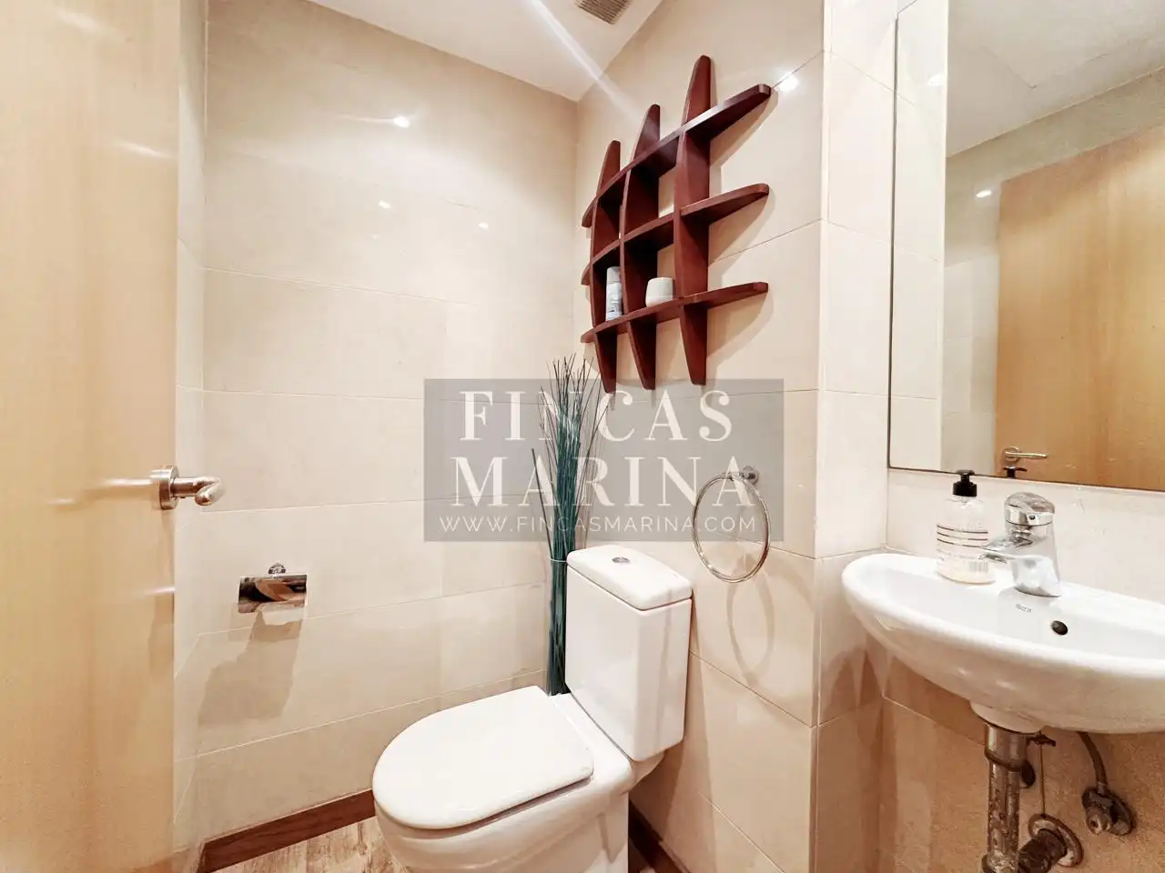 Badezimmer von Maisonette zum Verkauf in Gavà mit Klimaanlage, Heizung und Parkett