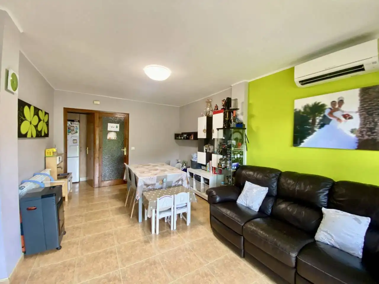 Sala d'estar de Pis en venda en Sant Joan Les Fonts amb Aire condicionat, Moblat i Balcó