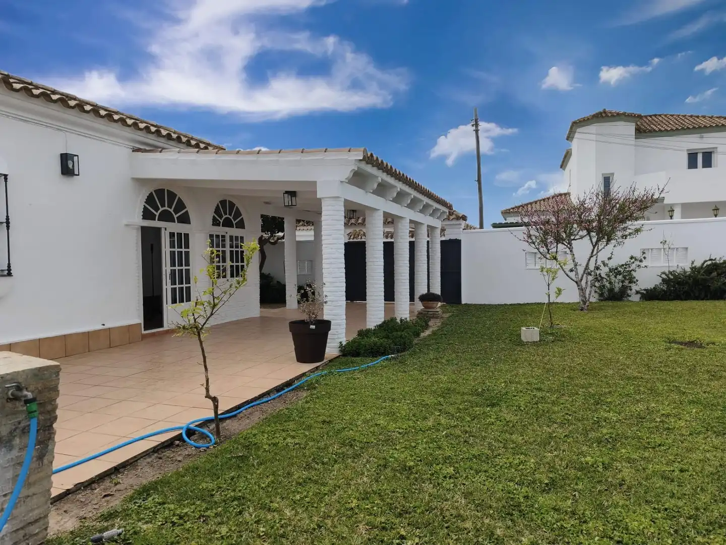 Exterior view of Houses for sale in Chiclana de la Frontera  with Air Conditioner, Private garden and Terrace