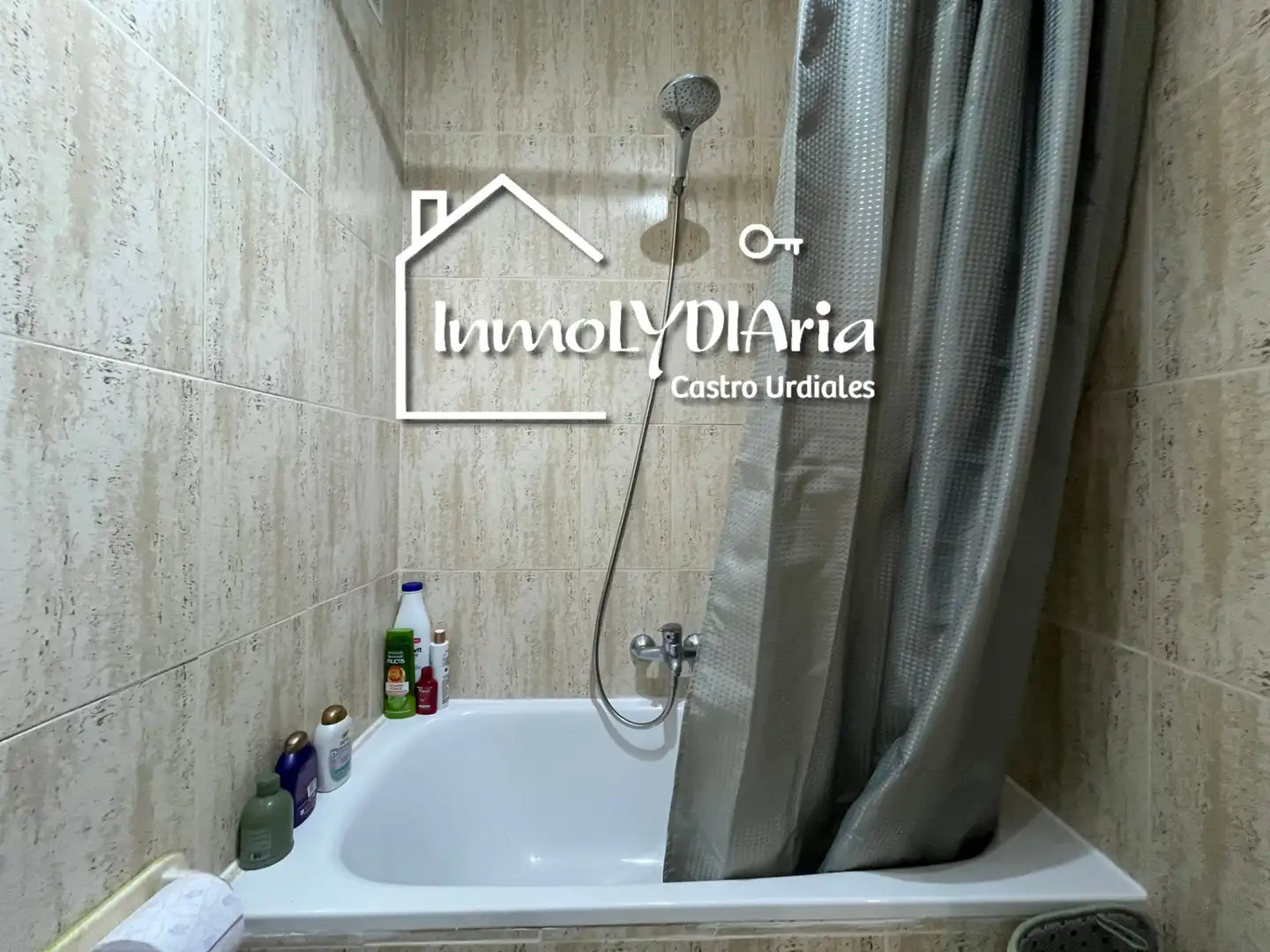 Baño de Piso en venta en Castro-Urdiales con Calefacción, Parquet y Terraza