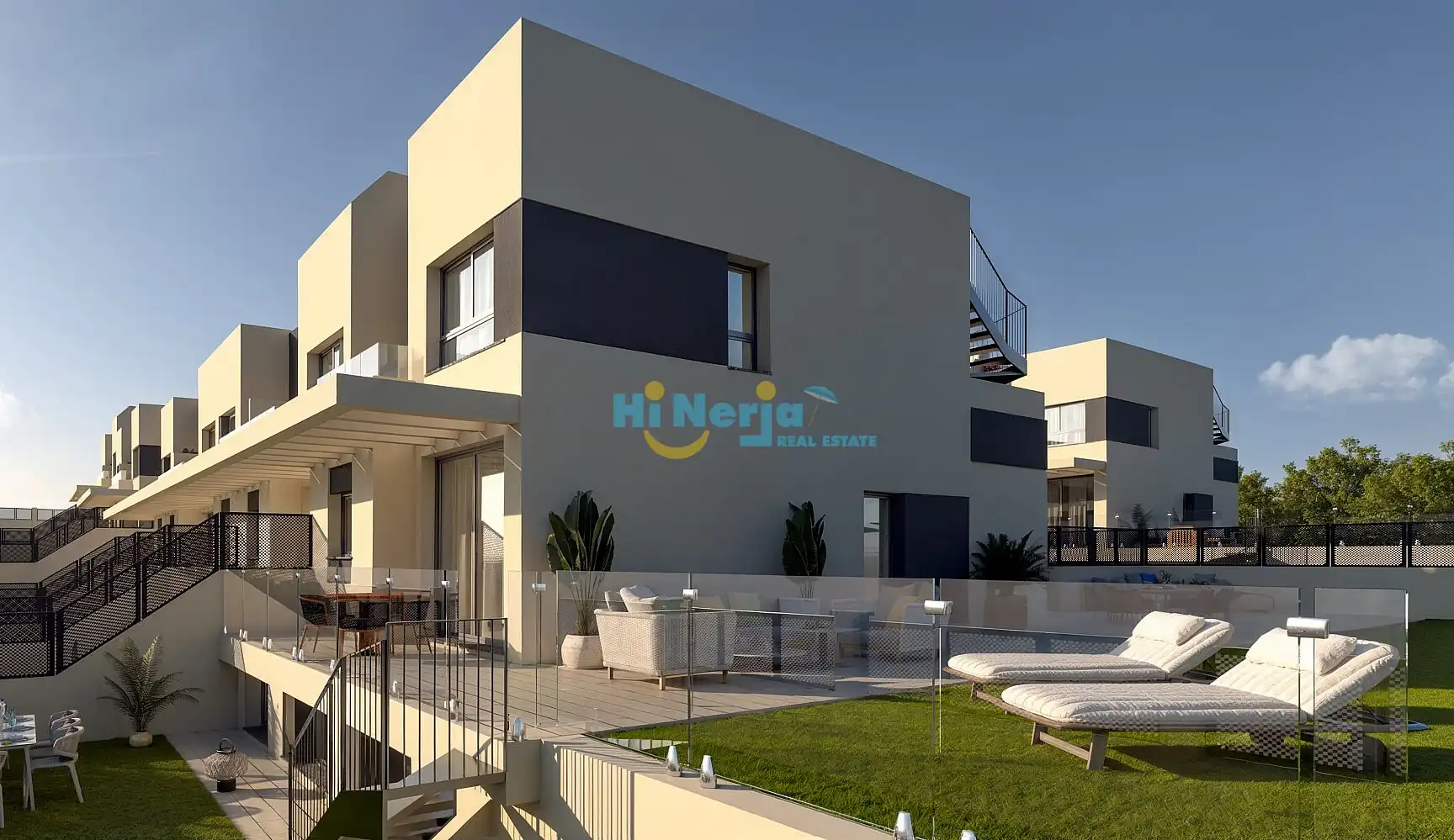 Vista exterior de Casa adosada en venta en Nerja con Terraza y Piscina