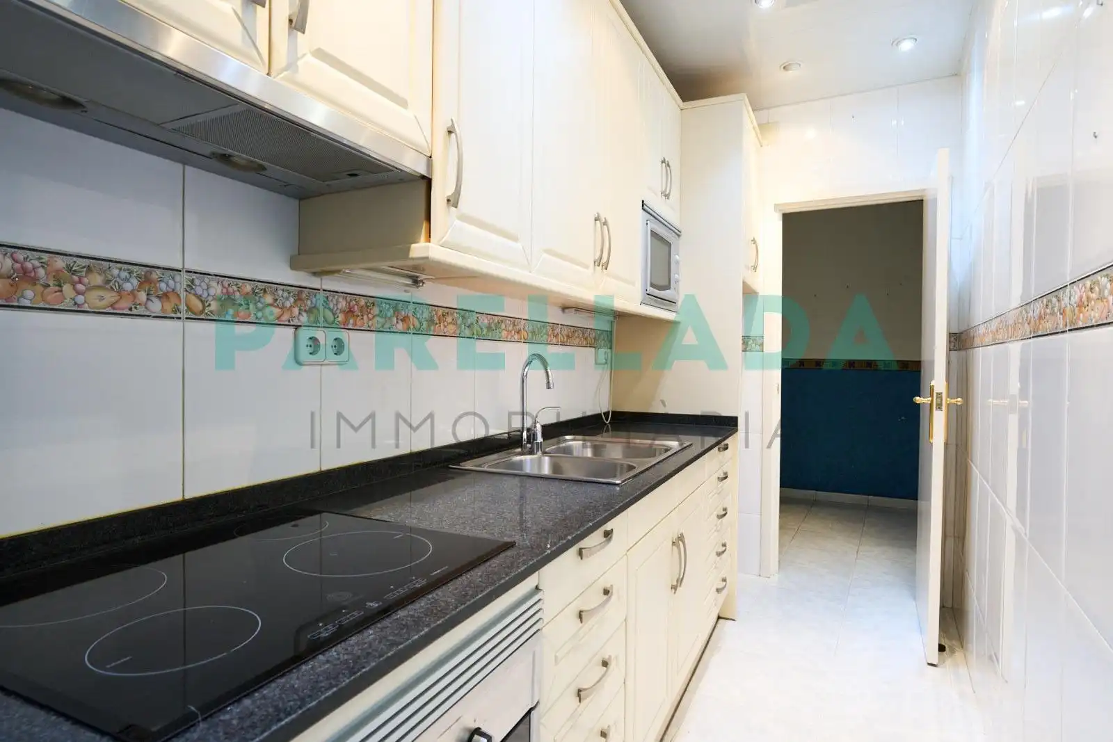 Kitchen of Flat for sale in Badalona  with Air Conditioner and Balcony