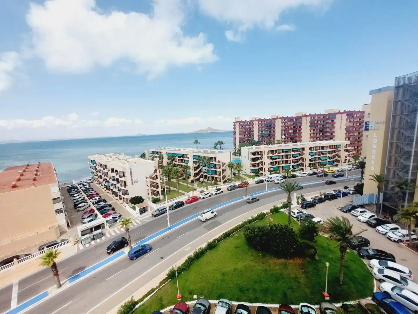Vista exterior de Apartamento en venta en La Manga del Mar Menor con Terraza, Amueblado y Horno