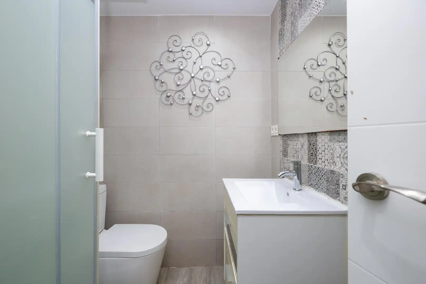 Badezimmer von Wohnungen zum Verkauf in Granada mit Privatgarten