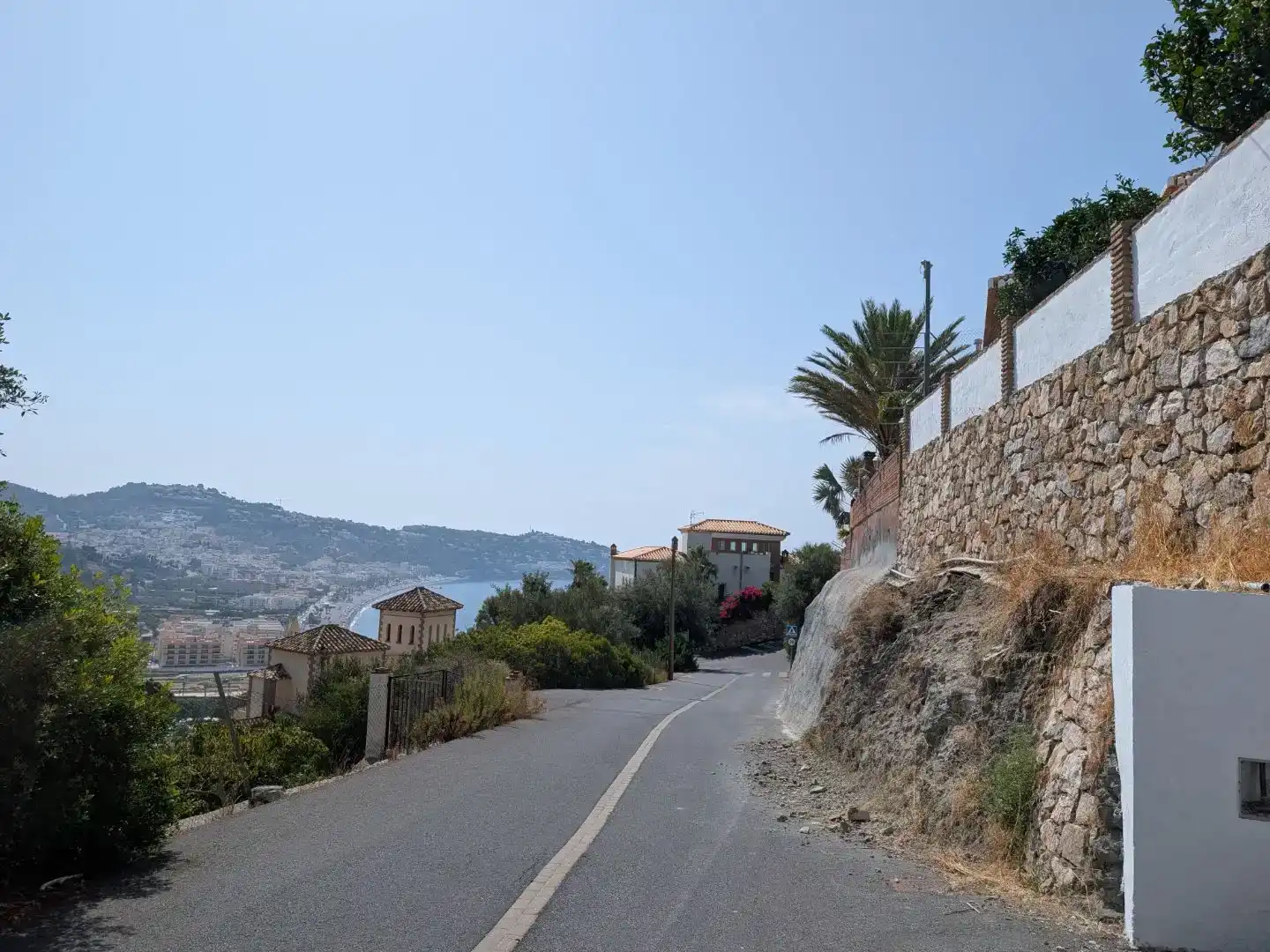 Vista exterior de Casa o xalet en venda en Almuñécar amb Jardí privat i Balcó