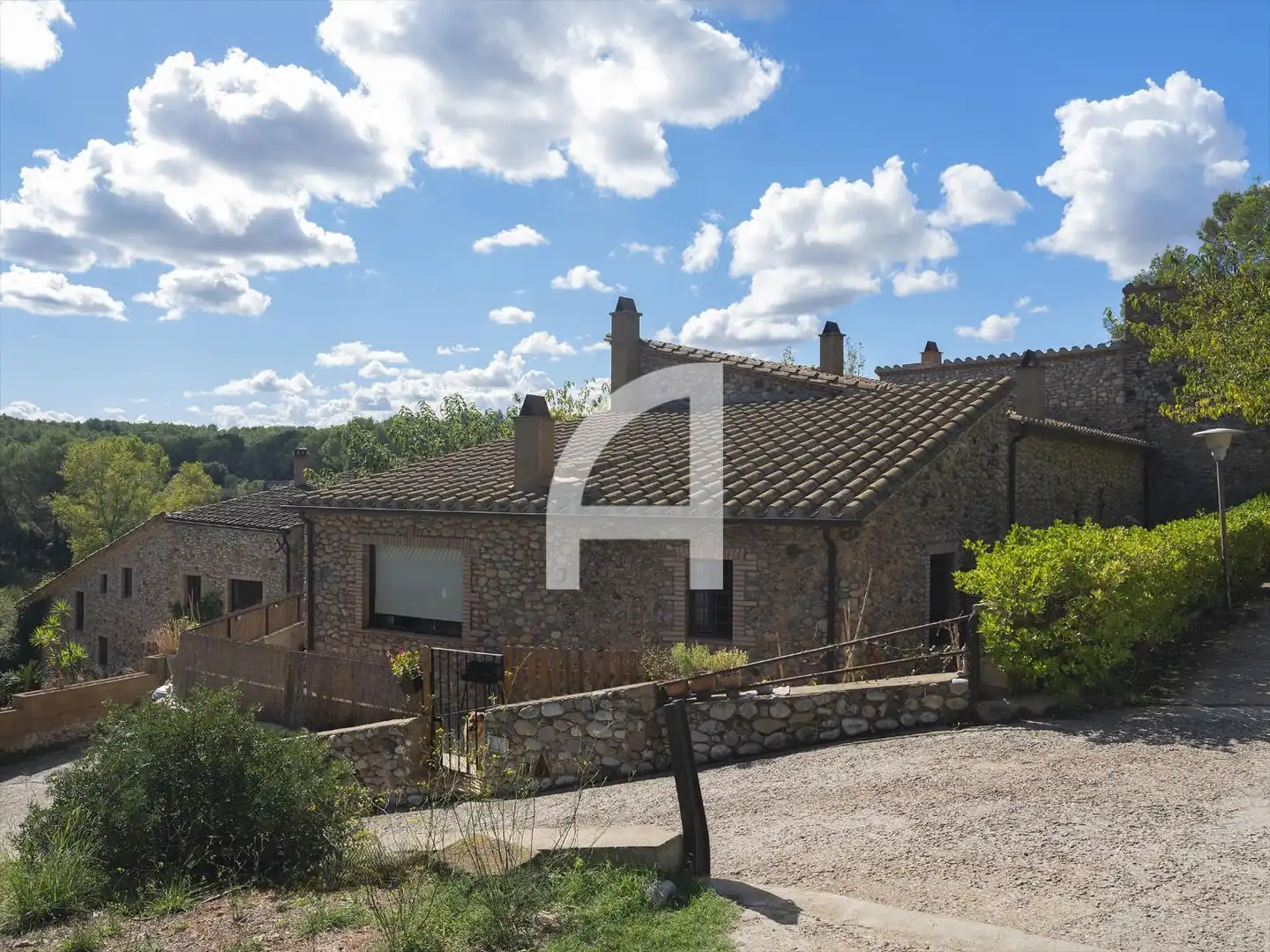 Vista exterior de Finca rústica en venta en Sant Miquel de Fluvià con Calefacción, Piscina y Amueblado